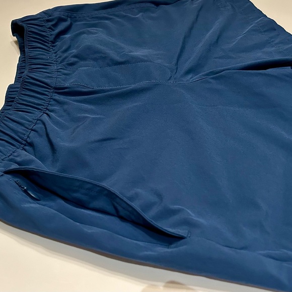 Hollister Men's hybrid active Shorts-blue - Picture 2 of 8